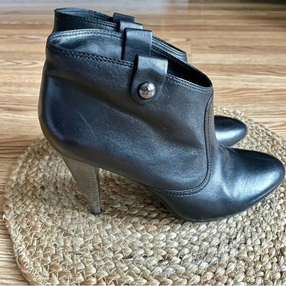 Coach Aliza Women’s Leather ankle boots. - Picture 3 of 7
